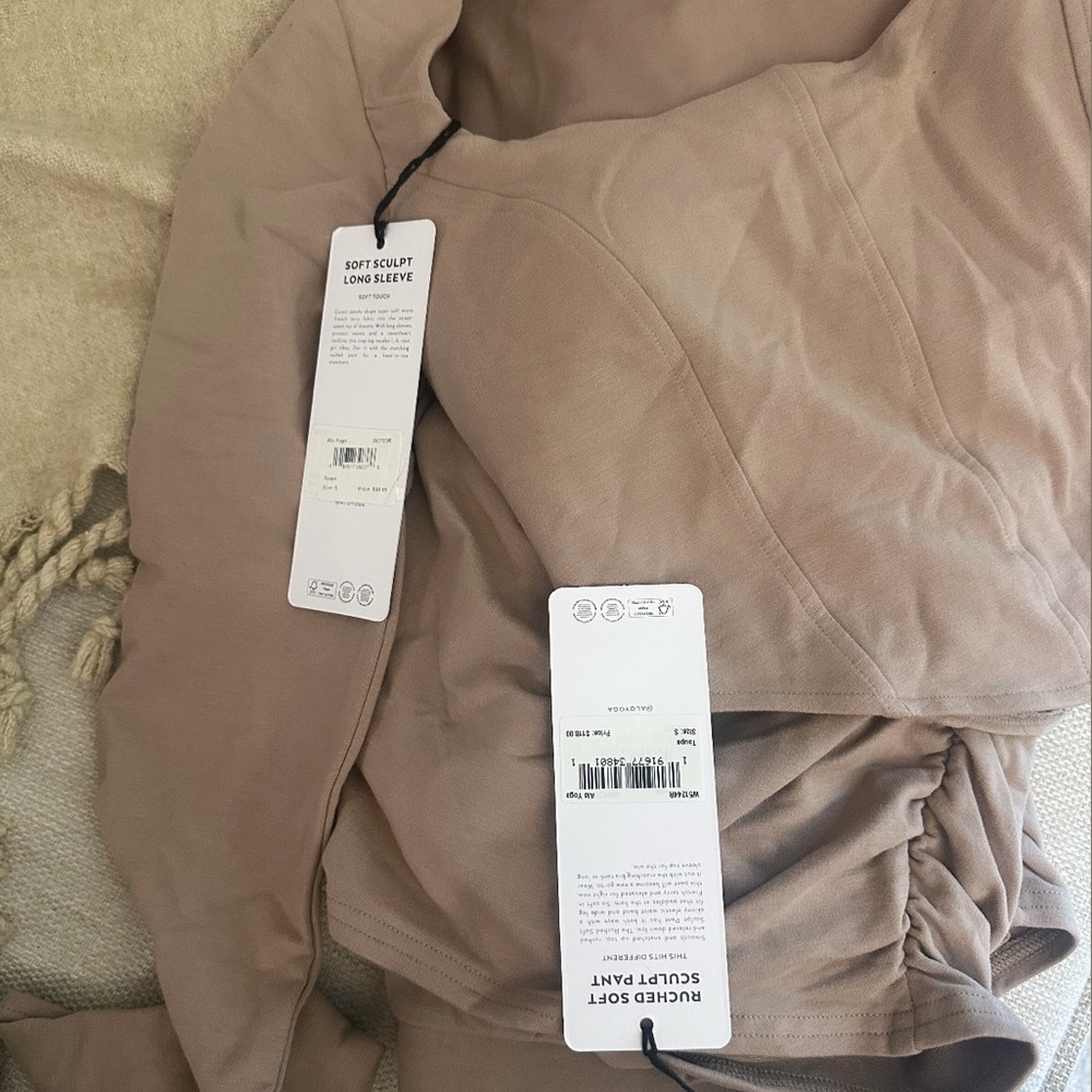 NWT Alo Yoga Taupe Sculpt Set Soft Corset Long Sleeve Top and Ruched Soft Pants - Picture 9 of 9